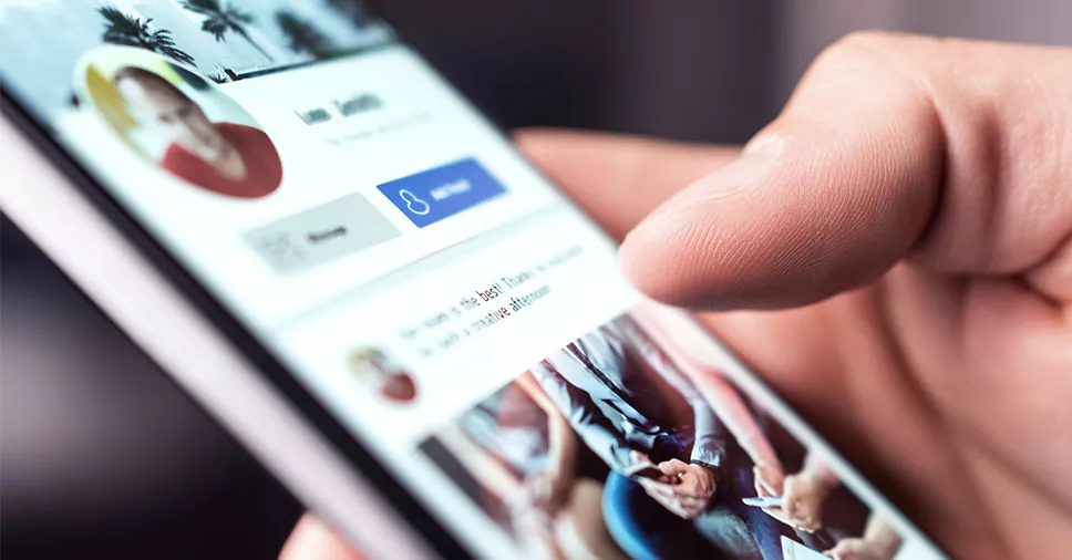 O mau comportamento nas redes sociais gera demissão. Na imagem vemos um exemplo.